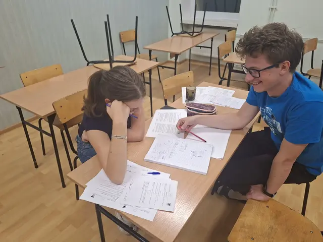 Wspólna praca nad zadaniami w parze podczas V Warsztatów Matematycznych