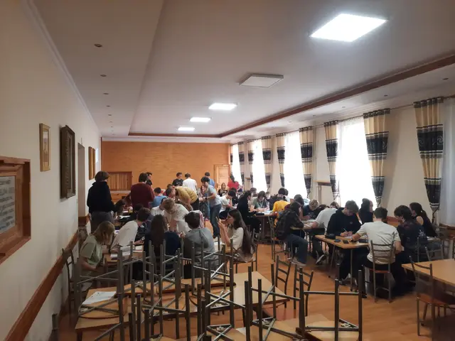 Spotkanie uczestników V Warsztatów Matematycznych w sali gimnastycznej